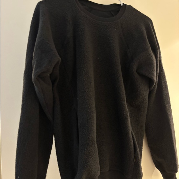 ALO Yoga Black Sweatshirt - Picture 2 of 5
